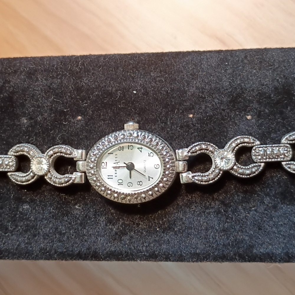 Vintage Ladies La Express Silver Tone Marcasites Rhinestones Analog Watch
